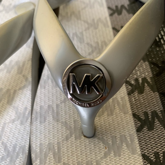 Michael Kors - Picture 2 of 6